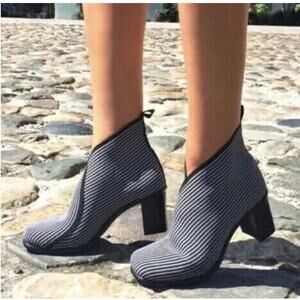 Charleston Shoe Co Womens 9 Black White Stripe Telfair Upper Monterey Ankle Boot